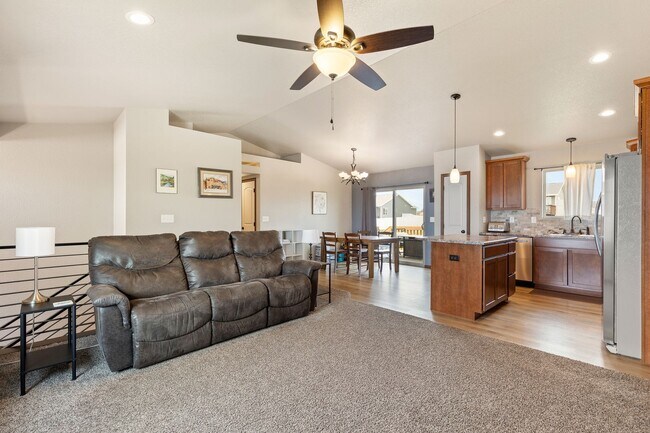 Foto del edificio - 4 BED | 3 BATH | DOUBLE GARAGE | RAPID VALLEY