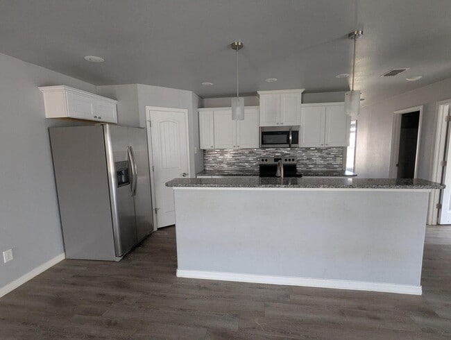 Building Photo - 1302 N Clinton Ave