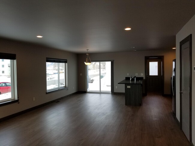 Building Photo - 1098 Rosa Way