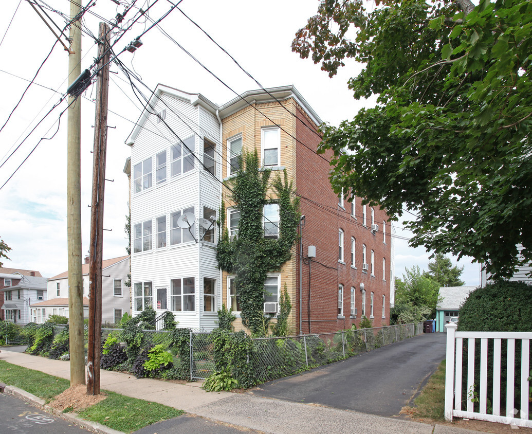 Building Photo - 175 Gold St