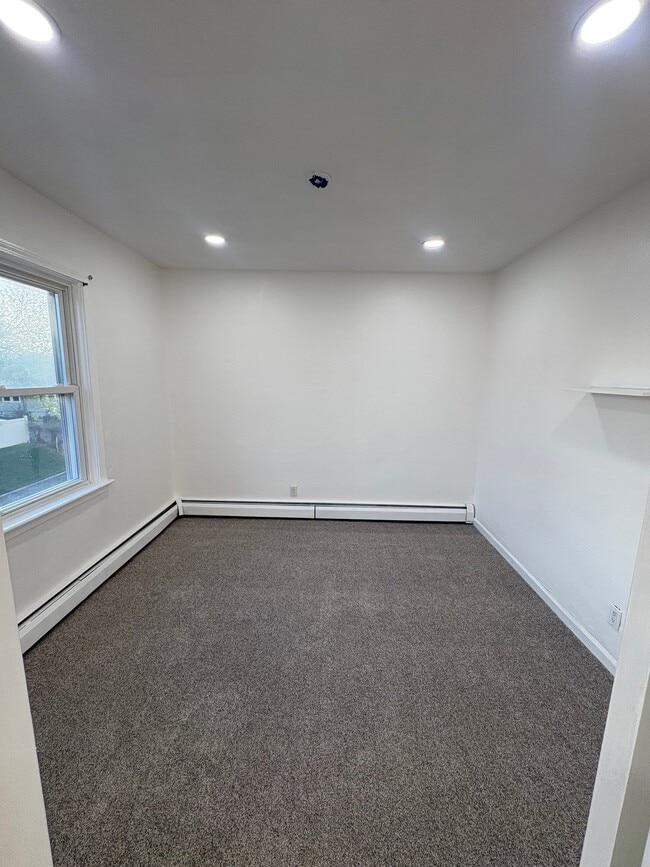 Building Photo - 18 Allendale Ave