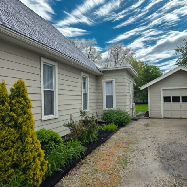 Building Photo - Large yard and quiet location in Findlay