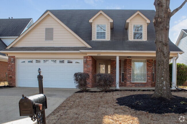 1253 Greenwich Dr