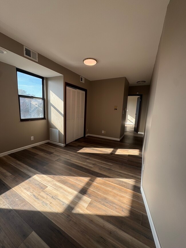 Foto del edificio - 2905 Glenmore Ave