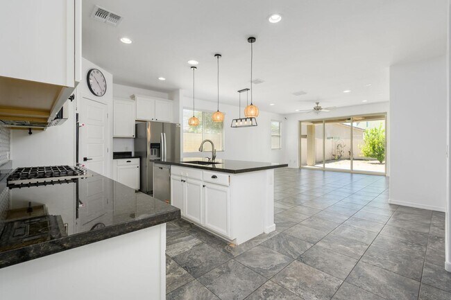 Foto del edificio - 8536 S 40th Glen