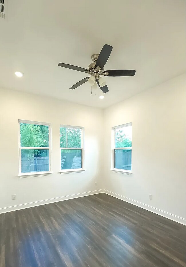 Foto del edificio - 116 Willow Ln