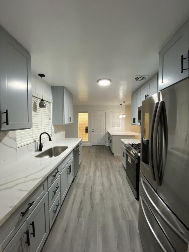 Building Photo - 1473 Padres Dr