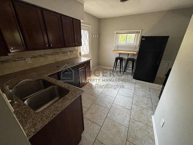 Foto del edificio - 354 Holmdene Blvd NE