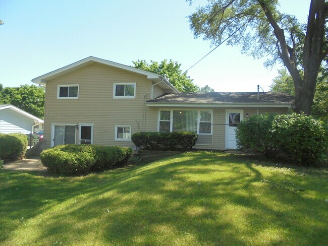 Building Photo - 700 Baxter Ln