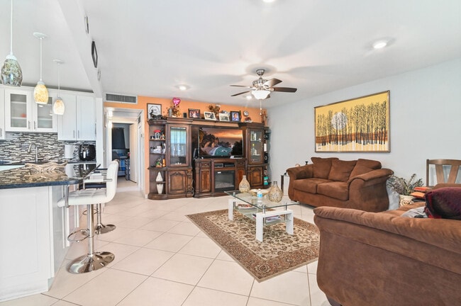 Building Photo - 645 Monaco Ct