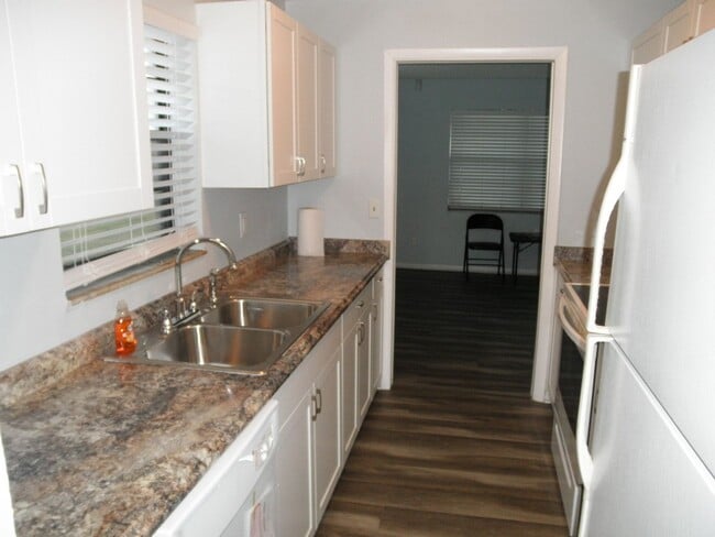 Building Photo - Summit Villas