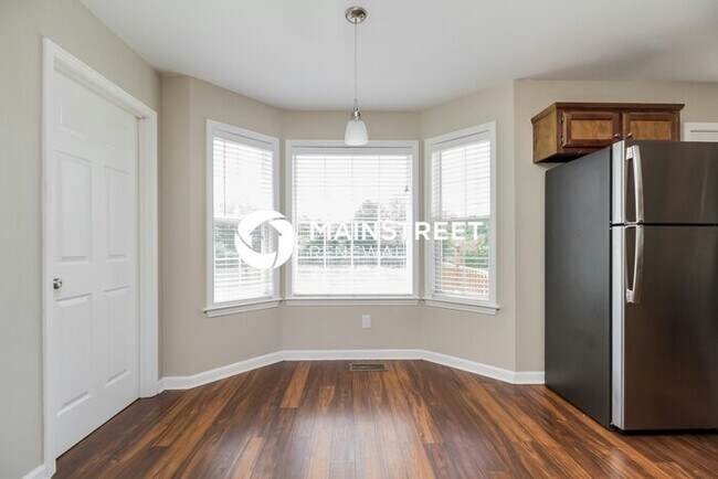 Building Photo - 3 Bedroom Pet-Friendly Home in Thompson's Station, TN with Main Street Renewal