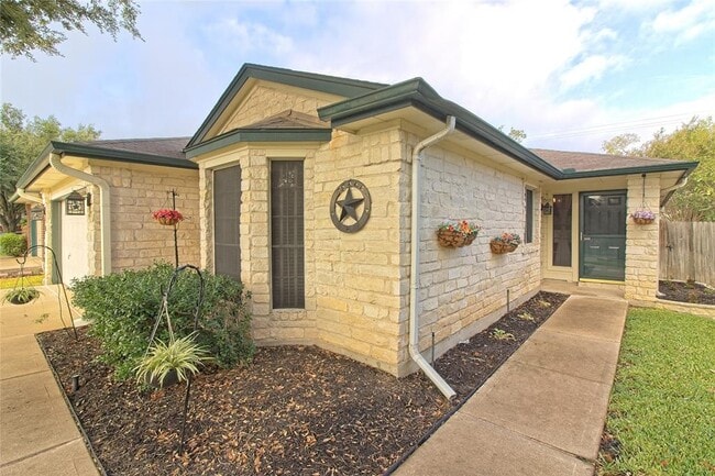 Building Photo - 1418 Thibodeaux Dr