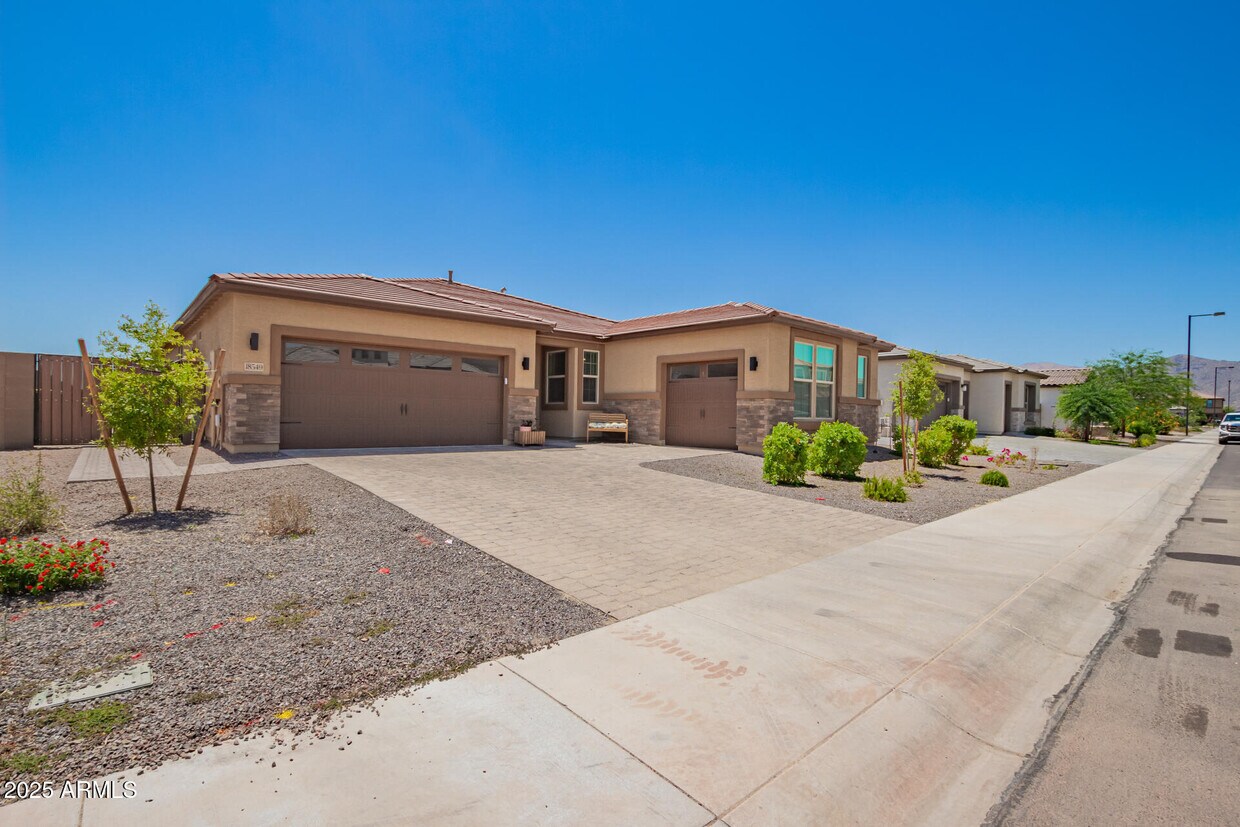 Primary Photo - 18549 W Seldon Ln