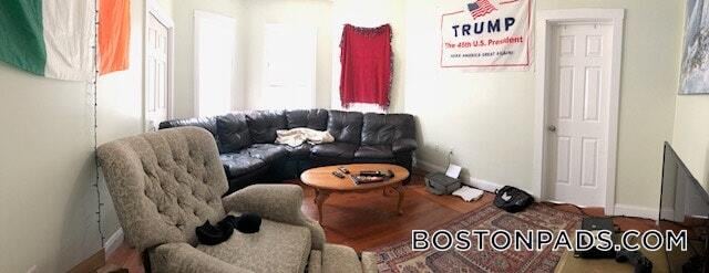 Primary Photo - 1085 Dorchester Ave