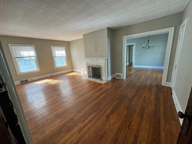 Living Space - 2562 Queenston Rd