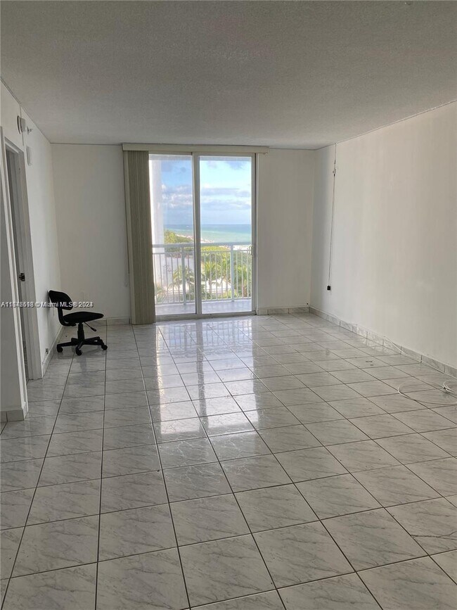 Foto del edificio - 6969 Collins Ave