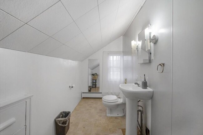 Foto del edificio - 3 bedroom 1/2 Bath
