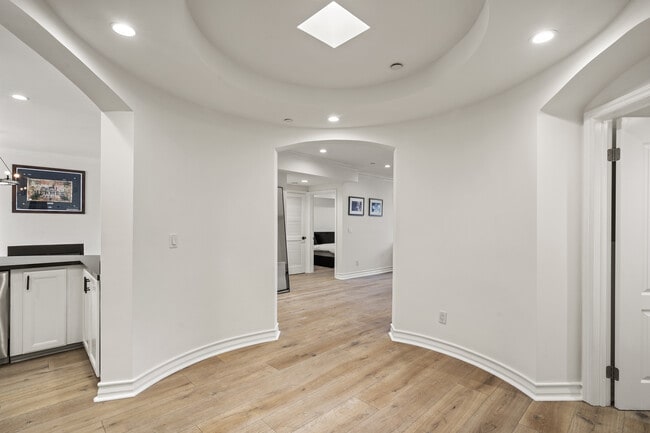 Building Photo - 122 N Clark Dr