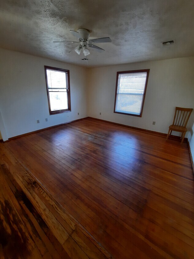 Living room - 660 S 2nd St