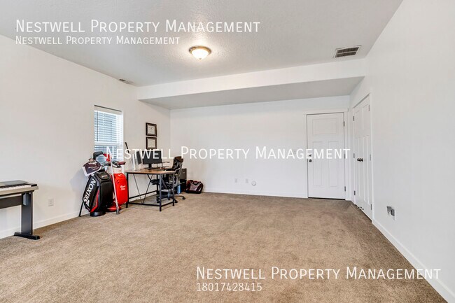 Building Photo - Stunning Three-Story Townhome in Vineyard