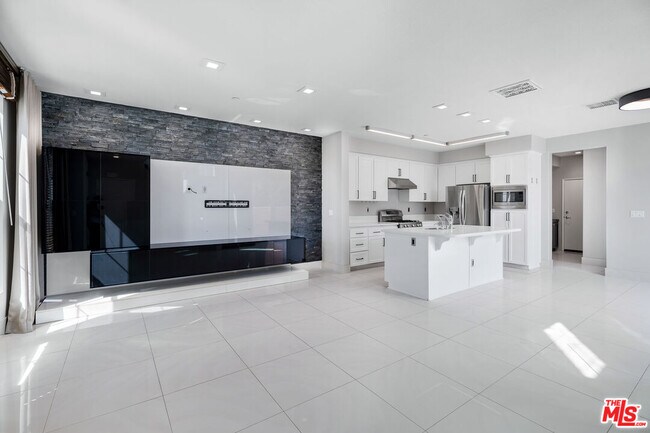 Building Photo - 20322 Paseo Del Campo