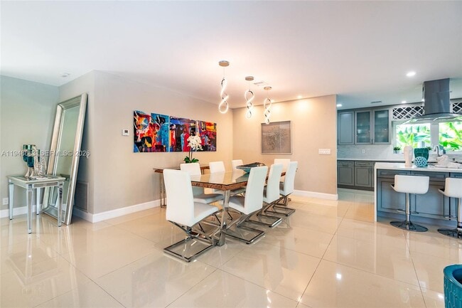 Foto del edificio - 709 Elm Tree Ln