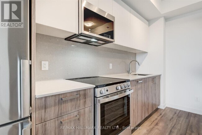 Photo du bâtiment - 1787-1787 St Clair Ave W