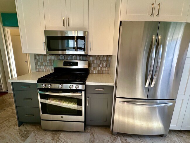 Building Photo - 1342 Ordway St