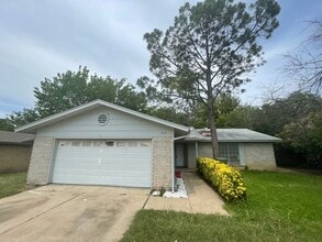 Building Photo - 913 E Timberview Ln