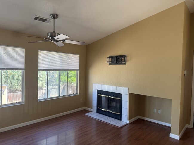 Building Photo - 556 Moray Way