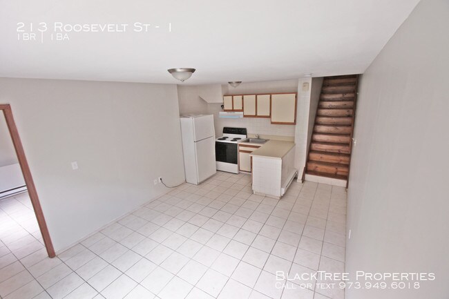 Building Photo - 213 Roosevelt St