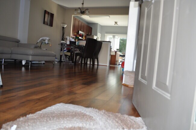 Foto del edificio - 405 Berlin Way