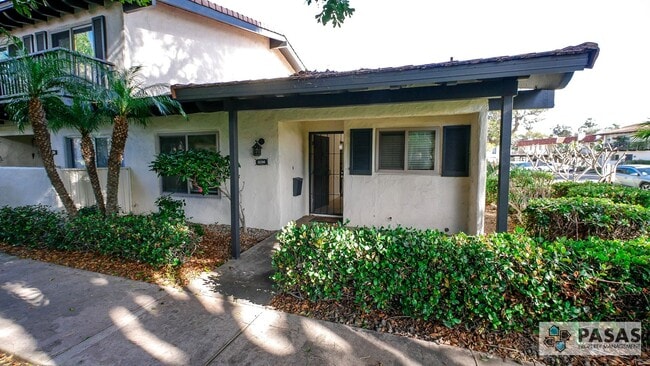Foto del edificio - Point Loma Condo - Single-Story End Unit with Sunroom & 2 Covered Parking Spots