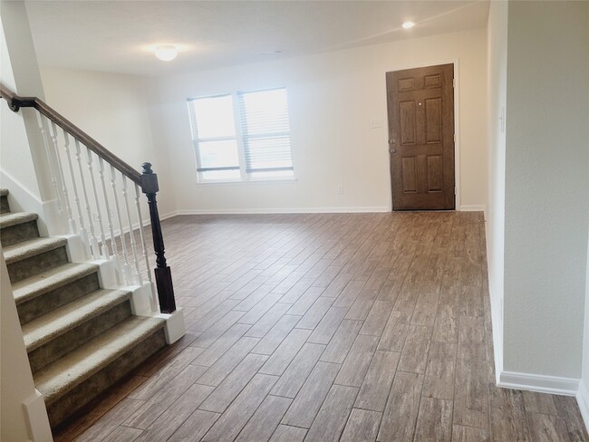 Building Photo - 15606 Barton Orchard Ln