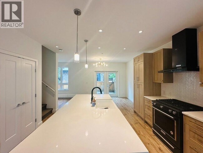 Photo du bâtiment - 525 E 2nd St