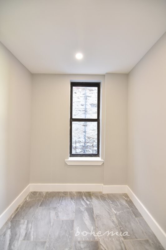 Foto del edificio - 85 Fairview Avenue