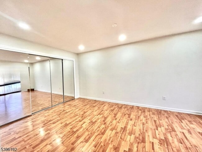 Foto del edificio - 118 Bluebird Dr