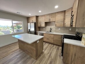 Building Photo - 5359 E Falls View Dr