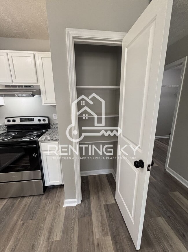 Building Photo - Newly Renovated 3 bed, 1 bath single-family home!