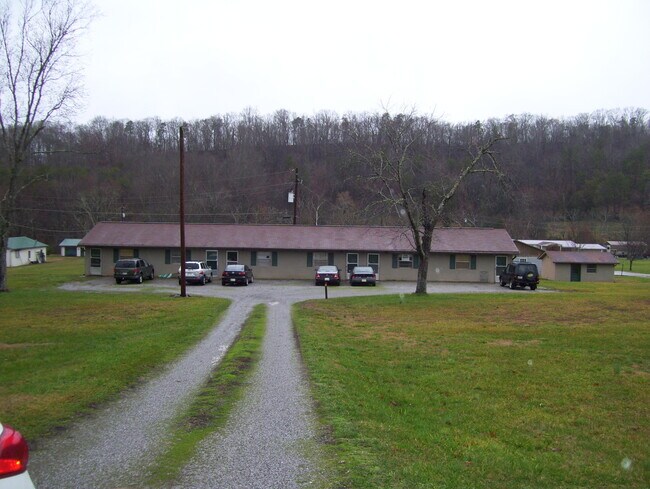 Building Photo - 4561 Nails Creek Rd