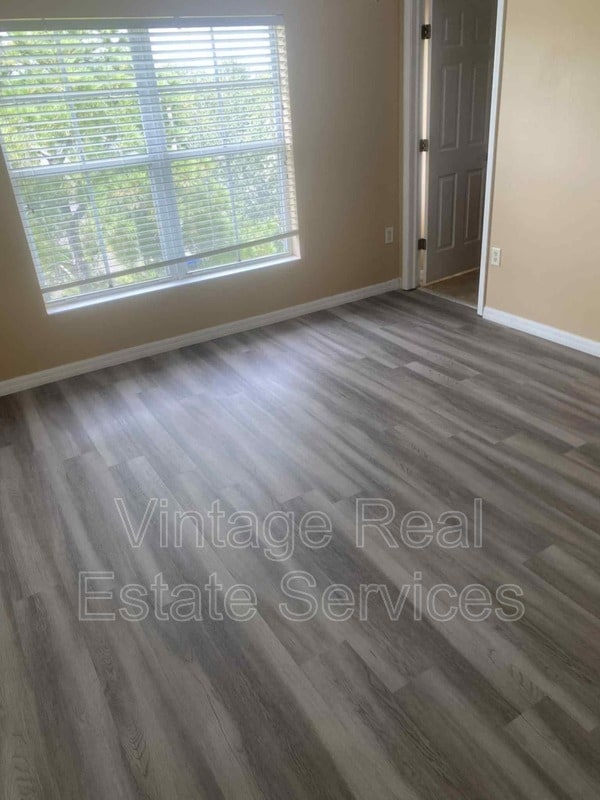 Building Photo - 2425 Middleton Grove Dr
