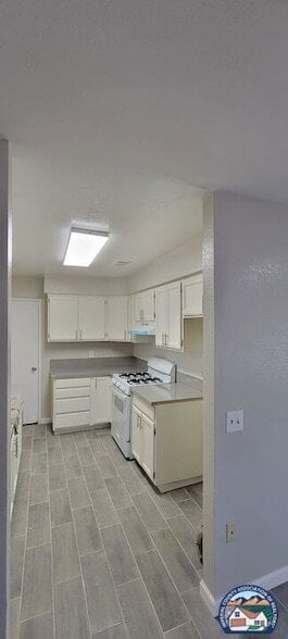 Building Photo - 501 E Alamo St
