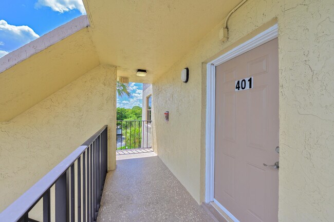 Foto del edificio - 9355 SW 8th St