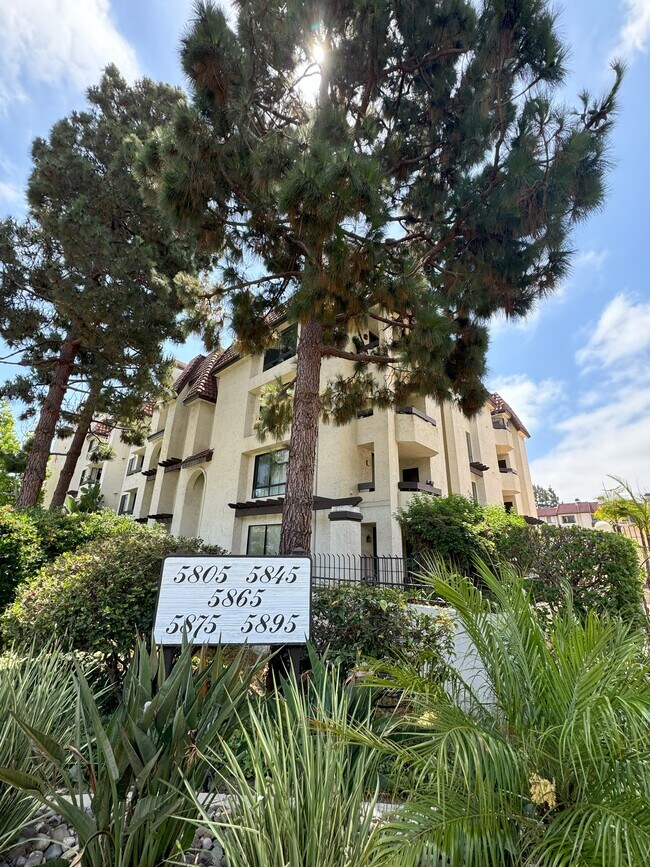 Foto del edificio - 5845 Friars Rd