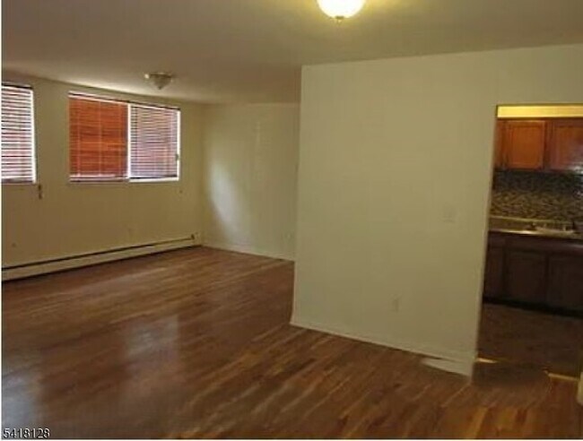 Foto del edificio - 220 W Sumner Ave