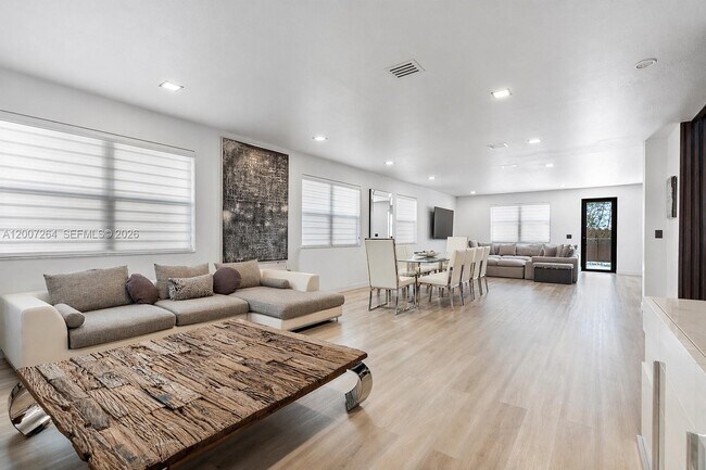 Building Photo - 9830 NW 86th Terrace