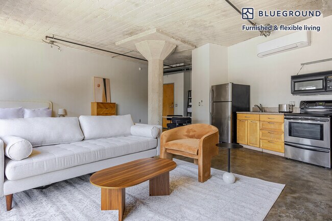 Foto del edificio - 1617 Cosmo St