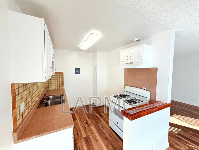 Building Photo - 10919 Pioneer Blvd