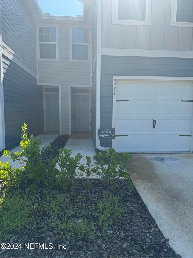 Foto del edificio - 5984 Creekside Crossing Dr